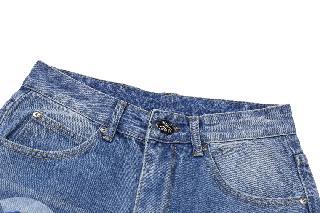 P260 model number: H505 Chrome Hearts Chrome Hearts high-end limited edition jeans exude uninhibited personality and unique charm. Every wear and tear is carefully designed to present a unique artistic feel. Made of imported denim fabric, which has undergone heavy industrial washing and destruction treatment, the trousers show a super cool effect on the upper body, allowing you to dominate the fashion stage.  This is more than just a pair of jeans, it is an expression of attitude. With its unique design concept and ultimate pursuit of details, Croxin breaks traditional boundaries and defines the jeans trend in the new era. The trousers are made of double-layer woven fabric and matched with customized hardware, showing an incomparably beautiful and unique style, making every wearer the focus of fashion. Imported denim fabric, super heavy-duty washed and damaged, the upper body is super cool! Customized hardware, incomparably good-looking model. The production process is difficult. It has a high-street feel. Color: blue Size: S M L XL